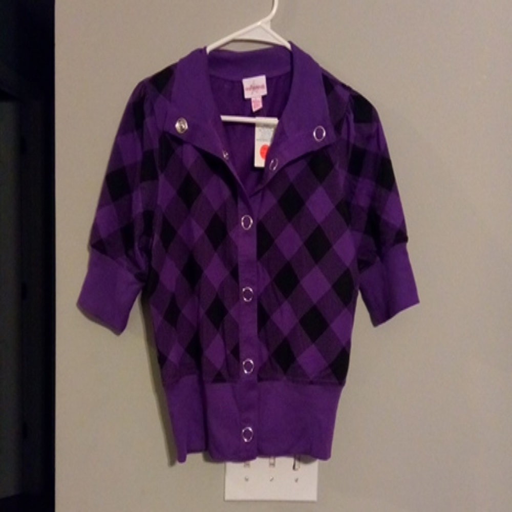 One Step Up purple/black button up crop top size L